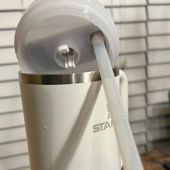 30 Oz Stanley Classic White Mug with Handle - Picture 5 of 7